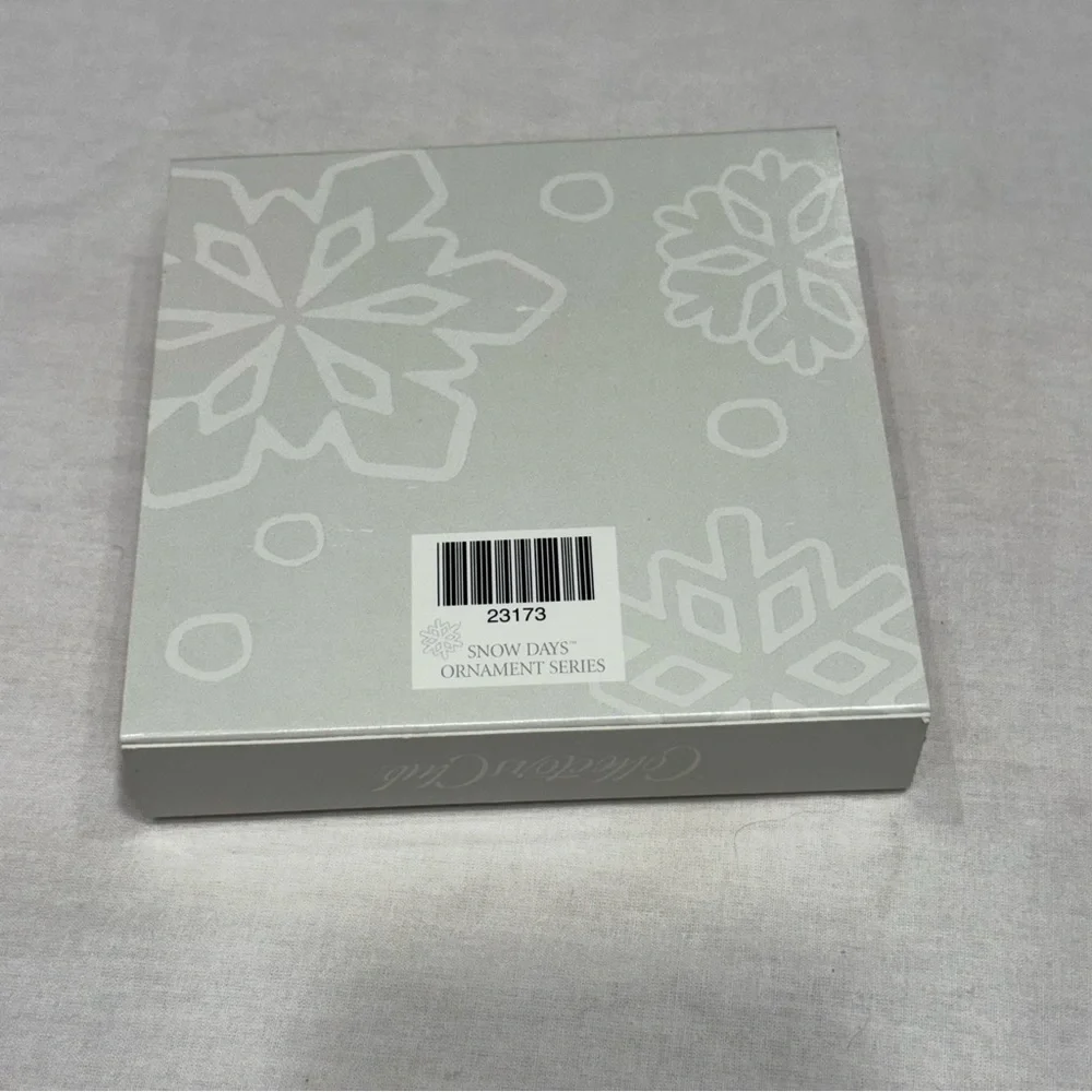 2005 Longaberger Collectors Club Snow Days by Rose‎ White Ceramic Ornament